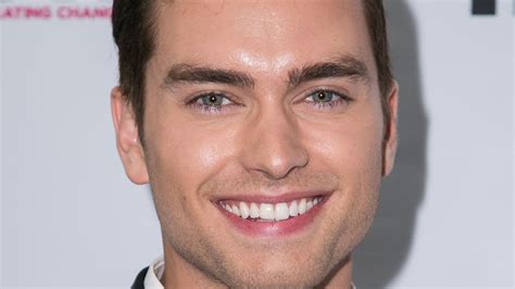 We Sat Down with Pierson Fode, the Guy who Stole Victoria。